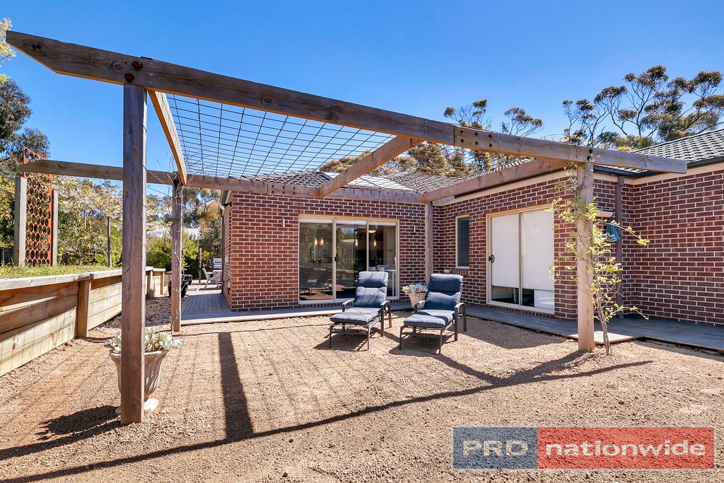 8 Gracefield Drive BROWN HILL 14