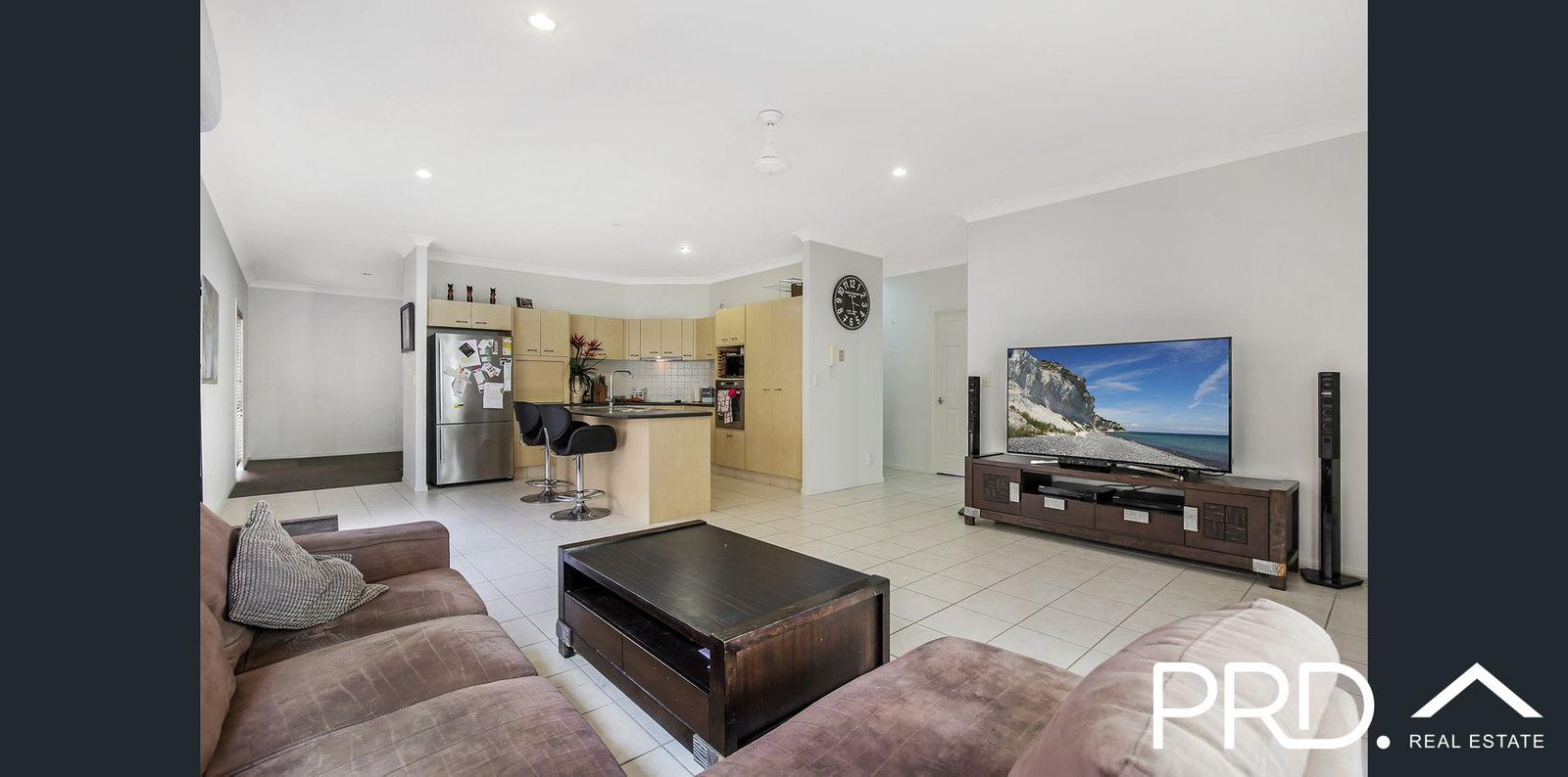 8 Grenada Court VARSITY LAKES 2