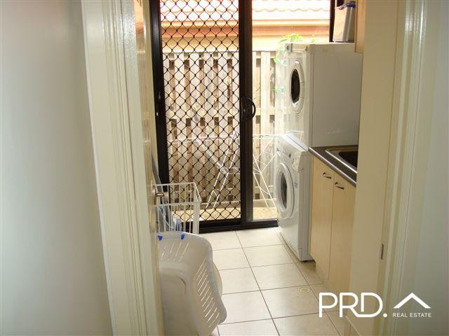 8 Grenada Court VARSITY LAKES 8