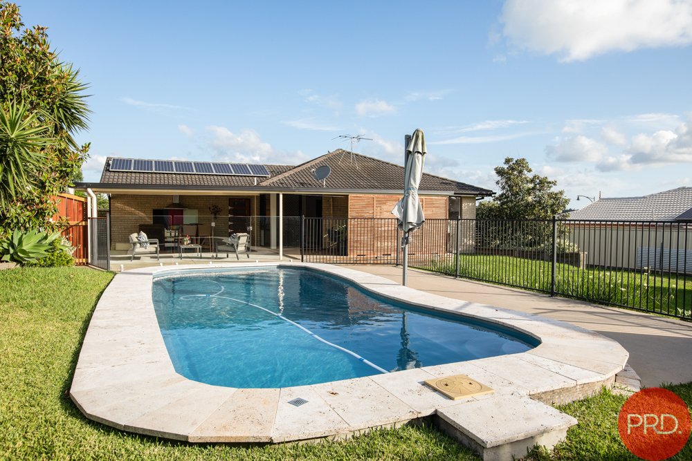 8 Gymea Place THORNTON 16