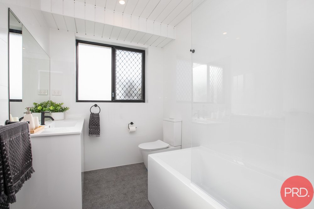 8 Gymea Place THORNTON 25