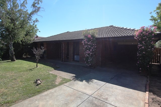 8 Halbert Street WENDOUREE 1