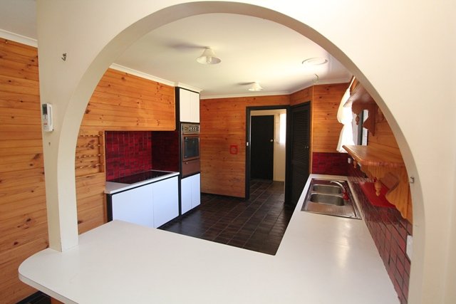 8 Halbert Street WENDOUREE 3