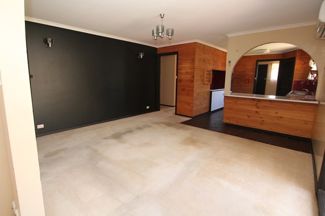 8 Halbert Street WENDOUREE 4