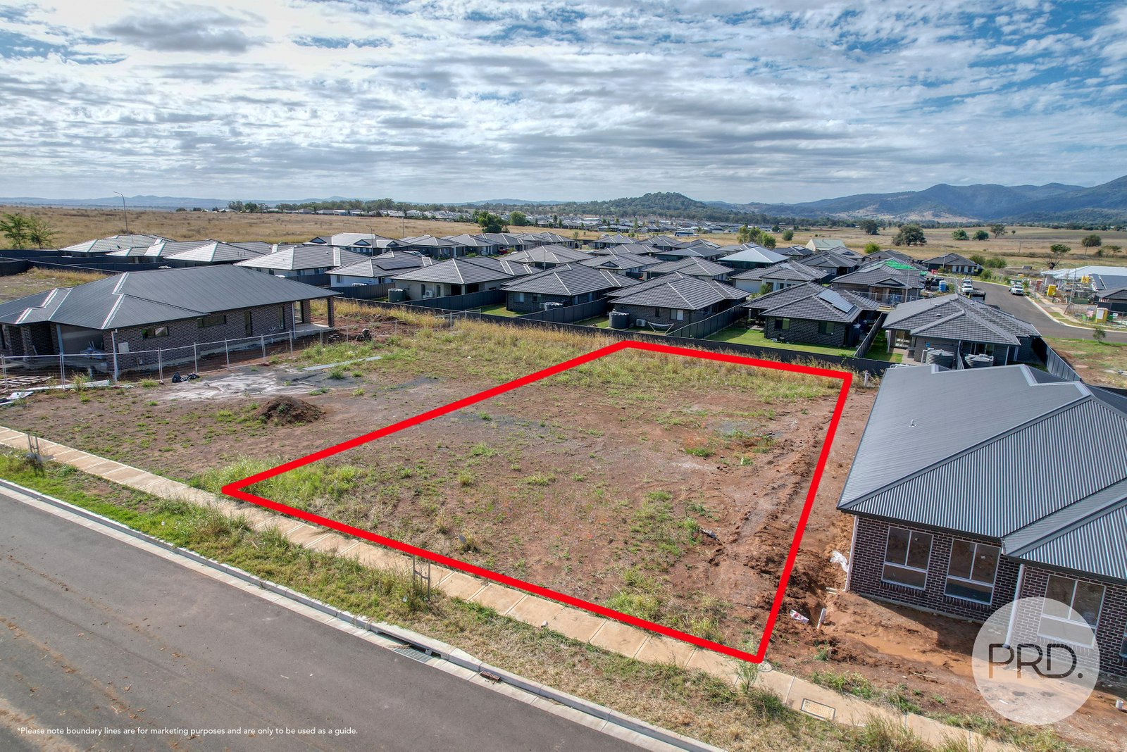 8 Hanbury Place TAMWORTH 2