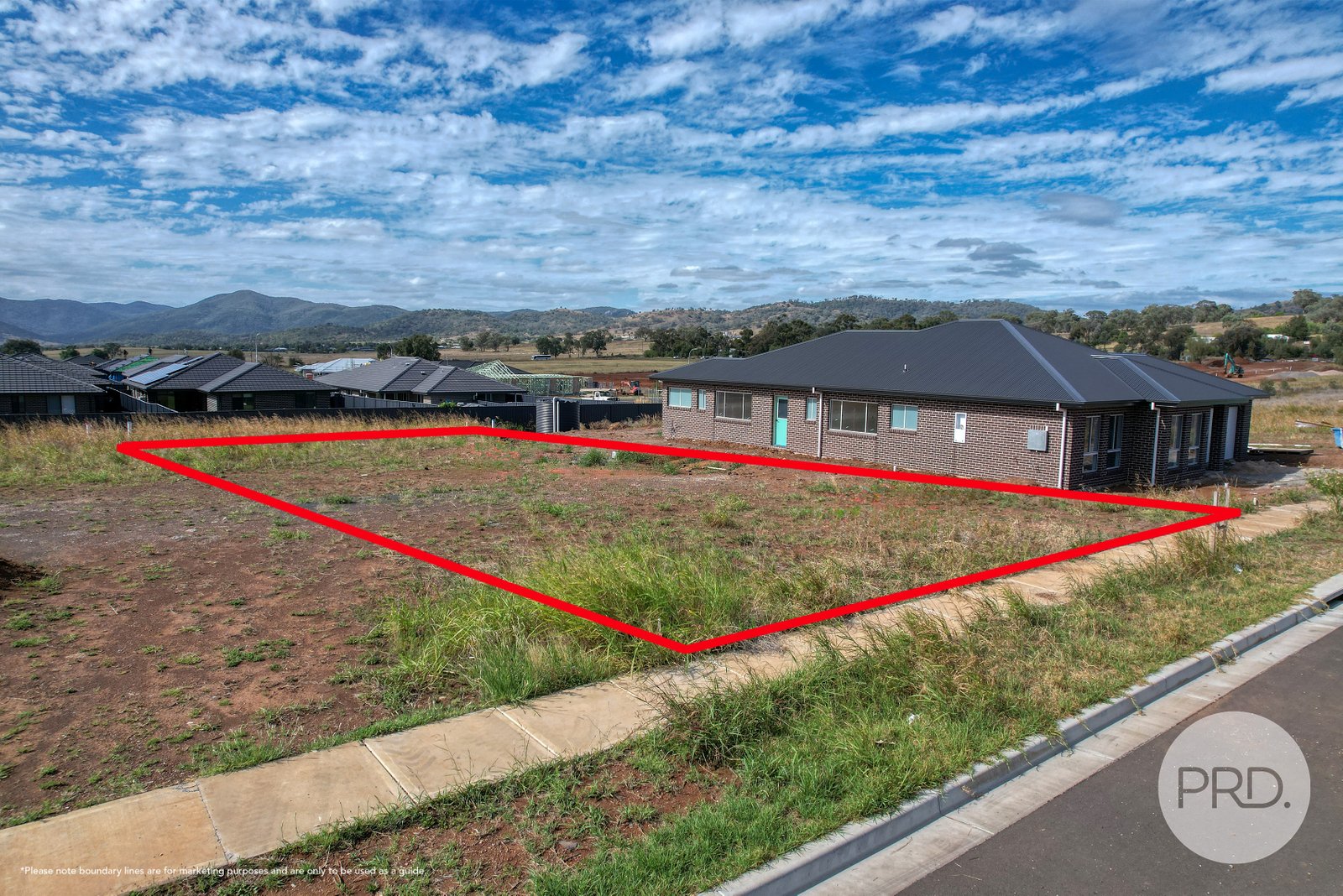 8 Hanbury Place TAMWORTH 4