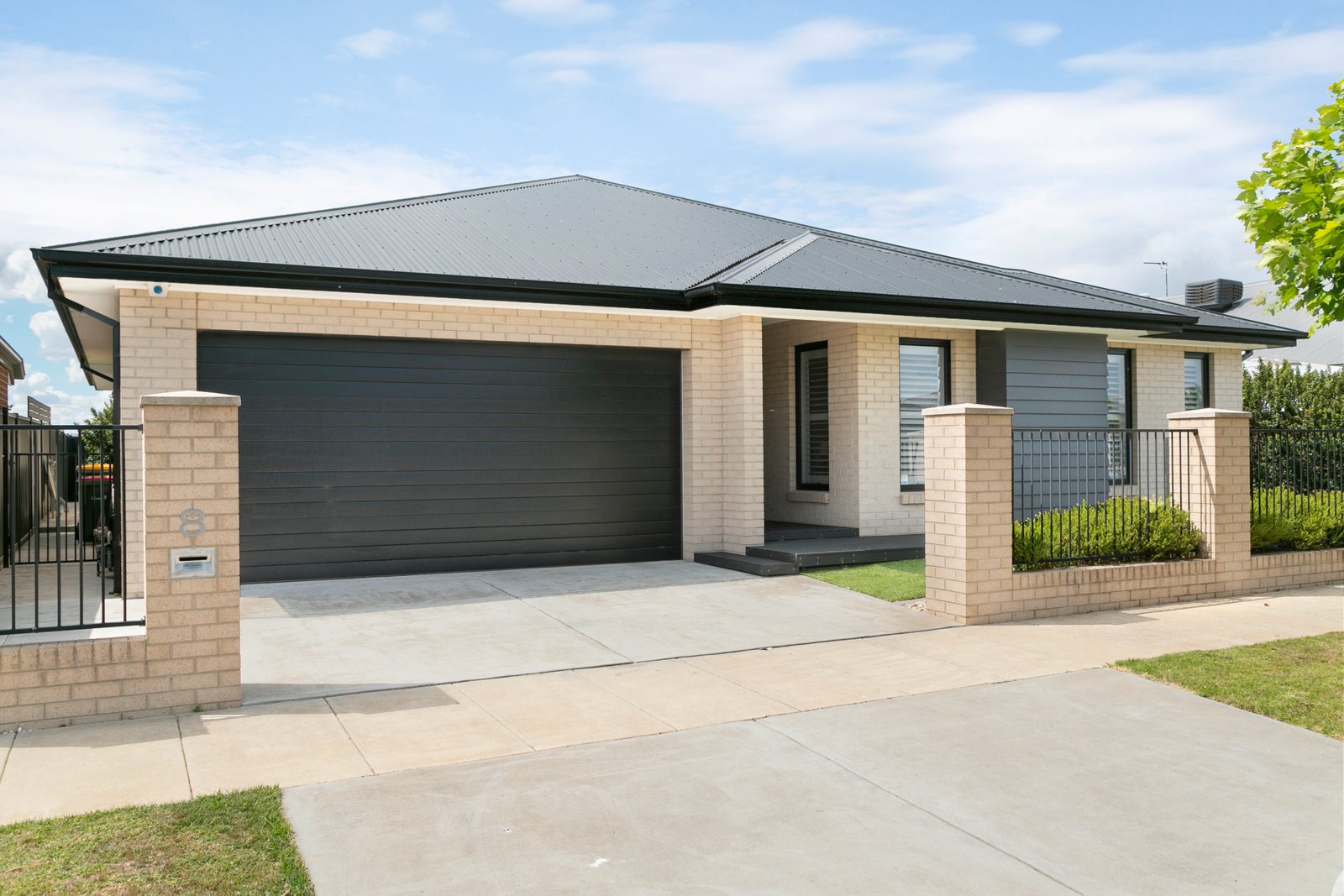 8 Harris Drive LUCAS 1