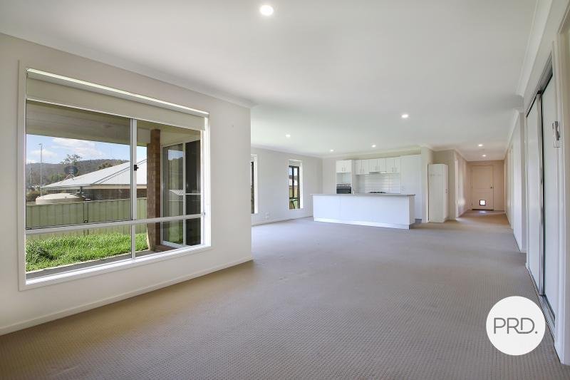 8 Harry Crescent HAMILTON VALLEY 2