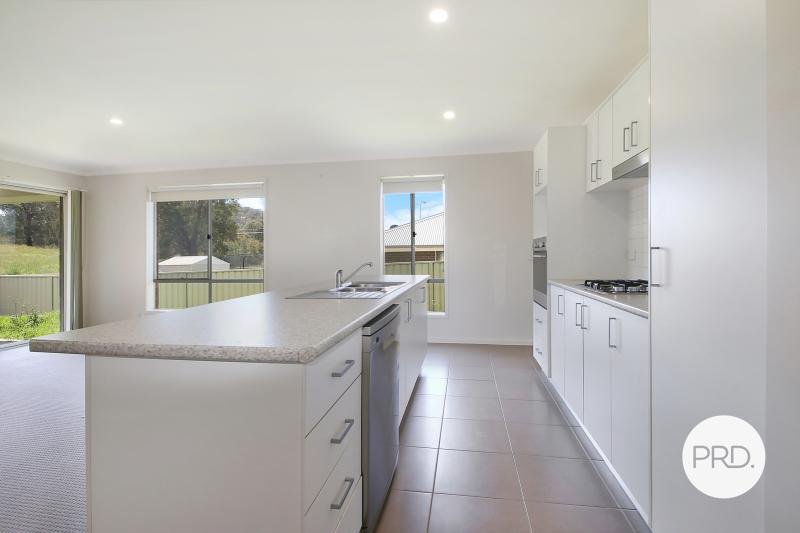 8 Harry Crescent HAMILTON VALLEY 3