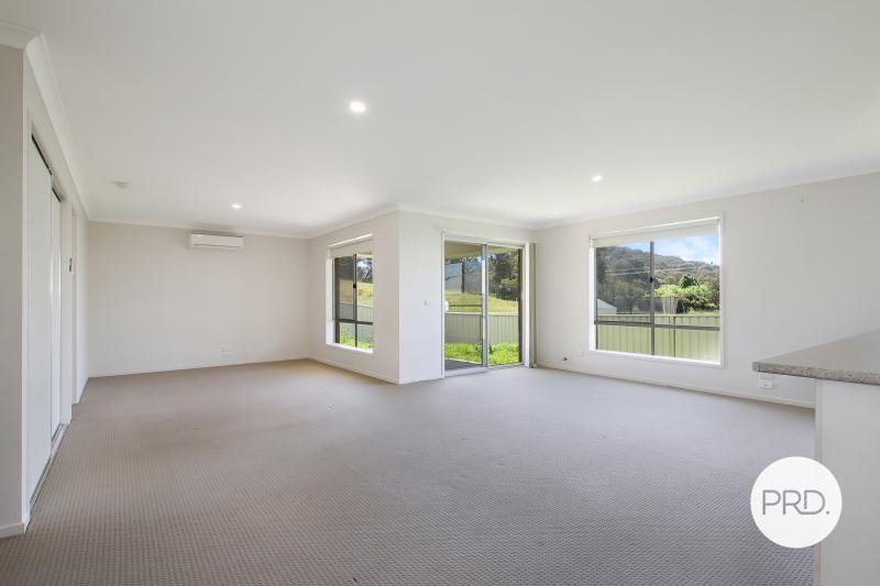 8 Harry Crescent HAMILTON VALLEY 4