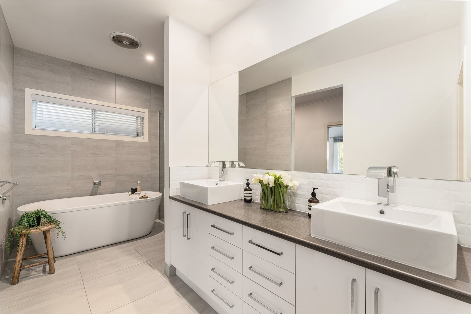 Real Estate and Property in 8 Heffernan Court, Woodend, VIC