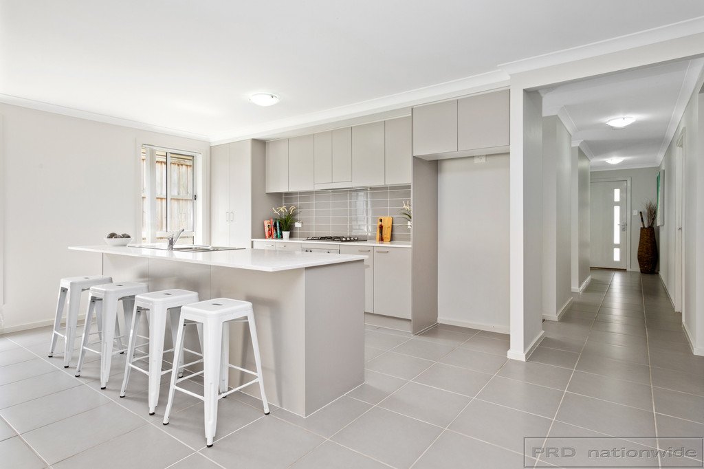 8 Hillcrest Drive GILLIESTON HEIGHTS 3