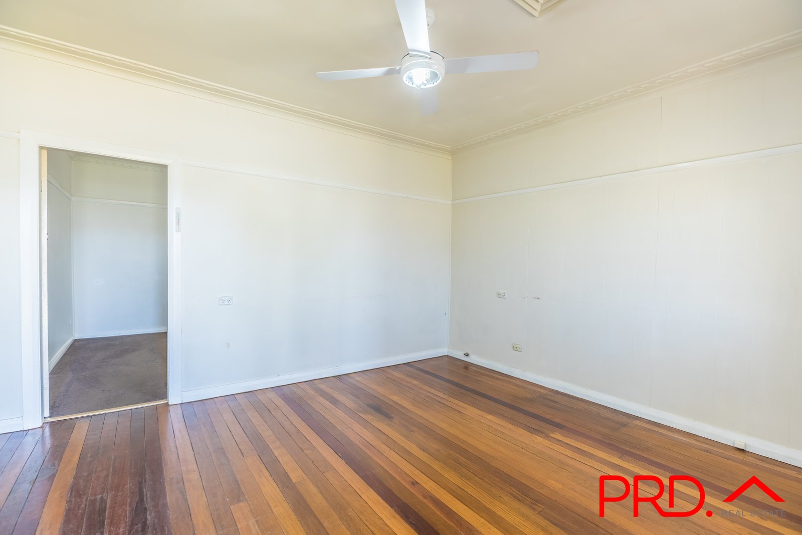 8 Hilton Street SOUTH TAMWORTH 9
