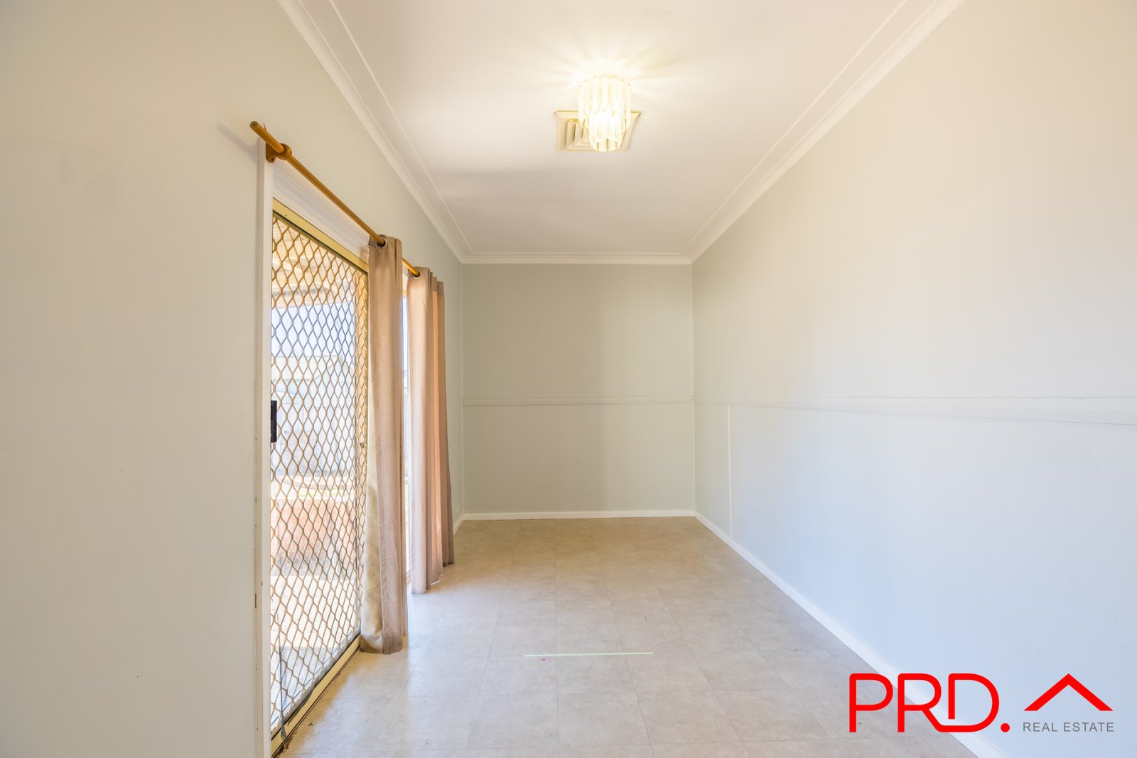 8 Hilton Street SOUTH TAMWORTH 11
