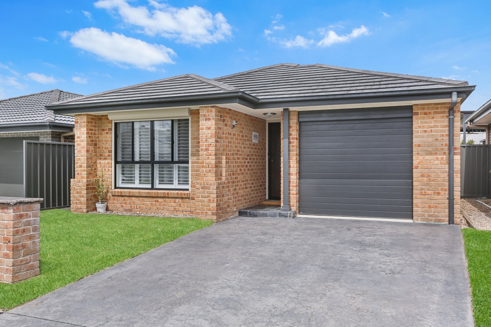 8 Hobbs Street HORSLEY 1