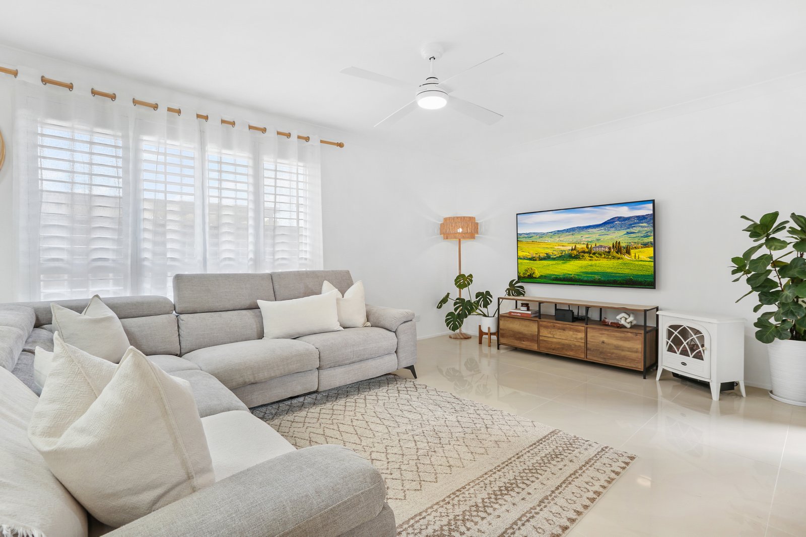 8 Hobbs Street HORSLEY 2