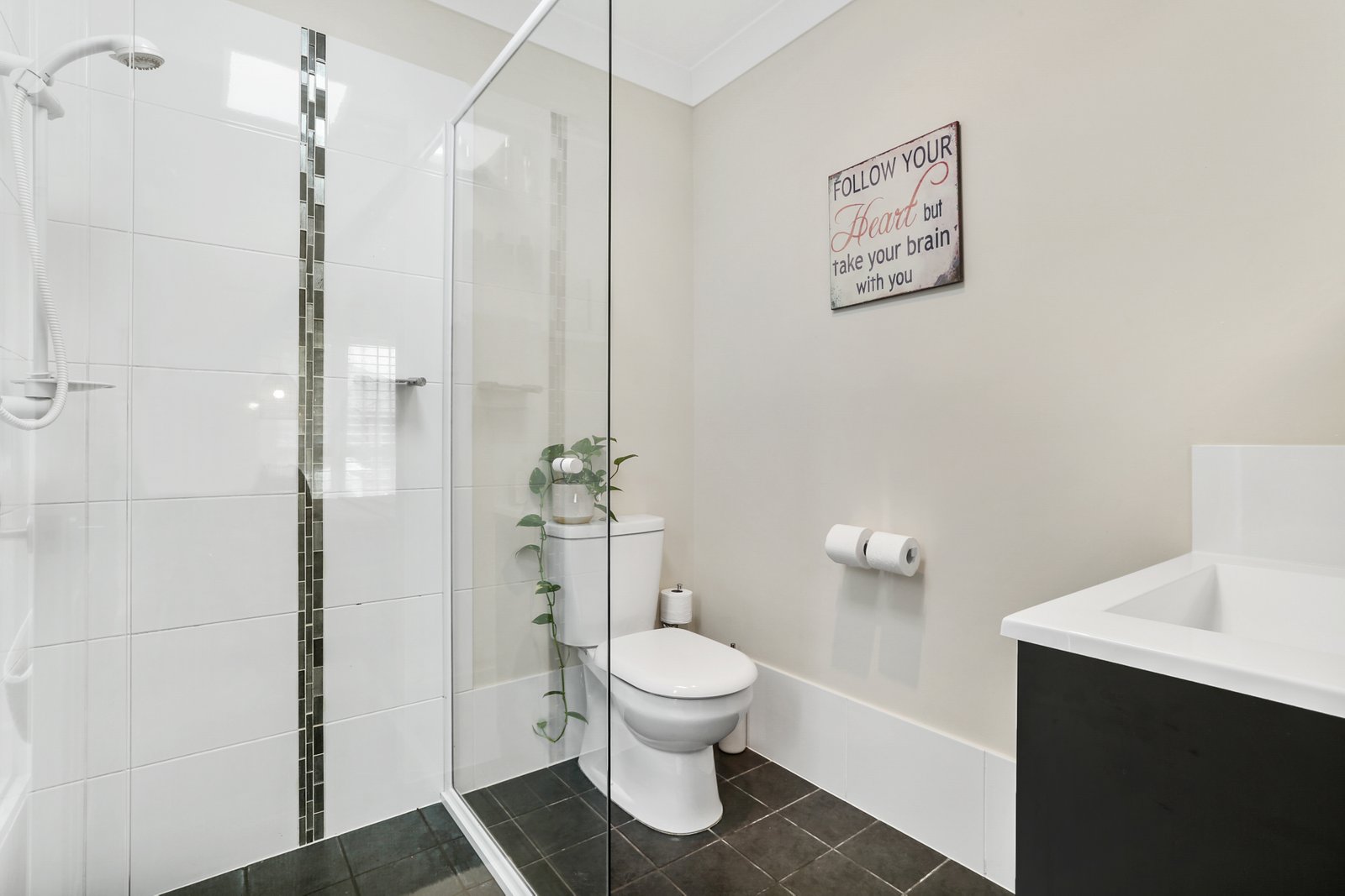 8 Hobbs Street HORSLEY 9