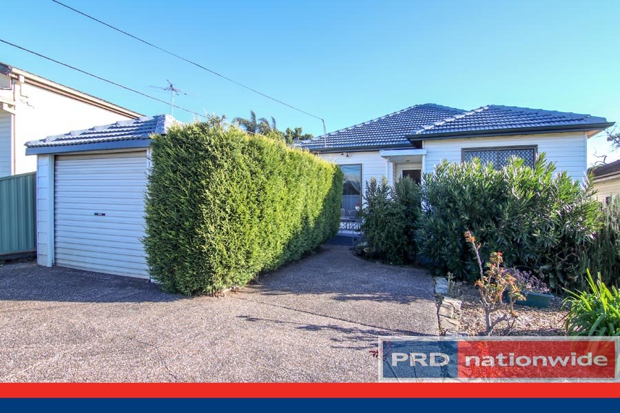 8 Holley Road BEVERLY HILLS 2