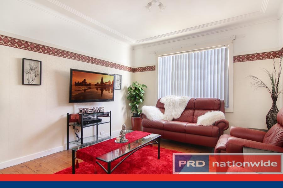 8 Holley Road BEVERLY HILLS 4