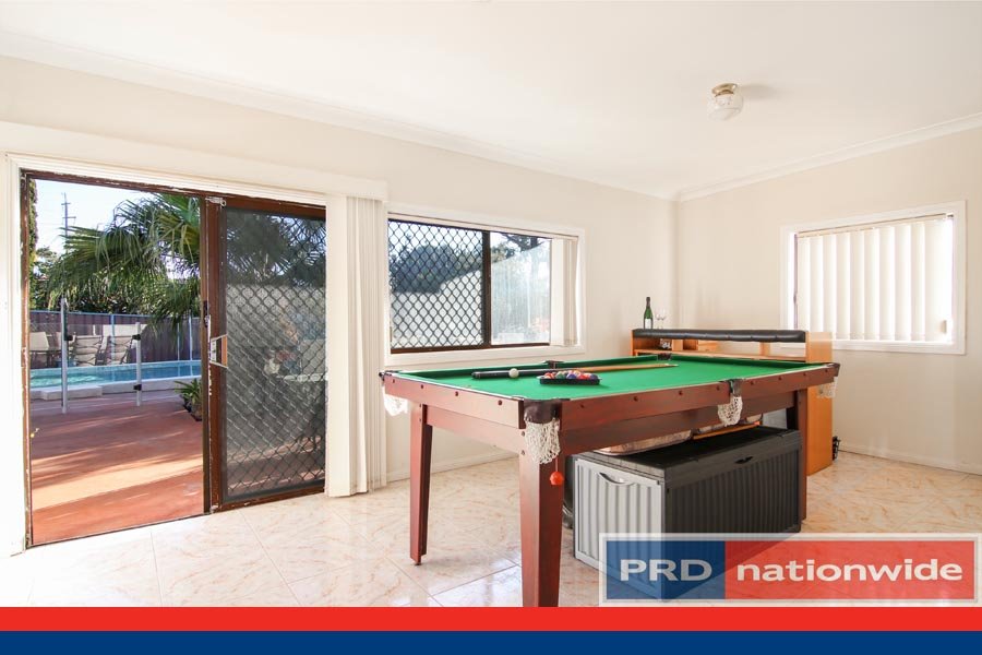 8 Holley Road BEVERLY HILLS 10