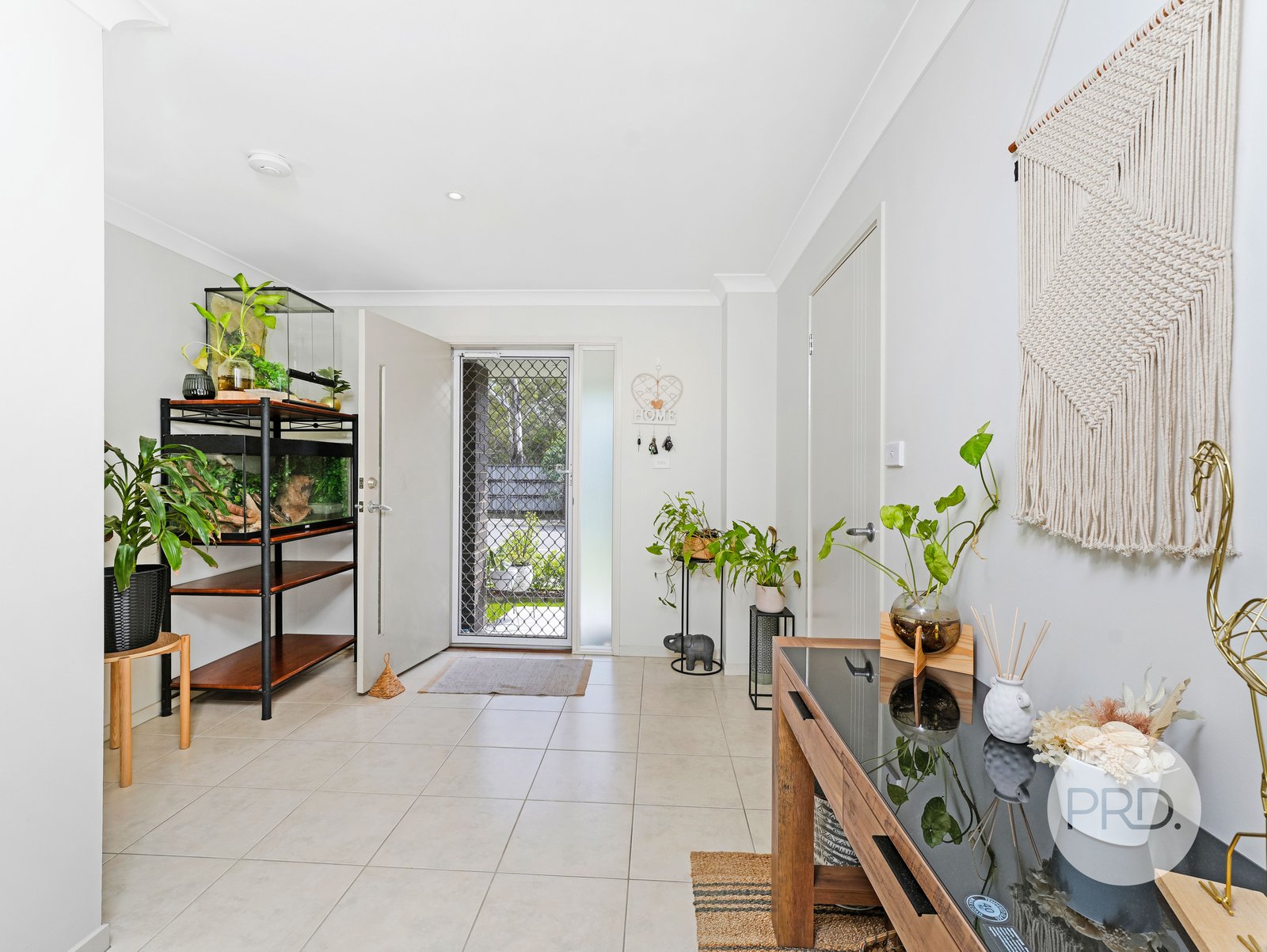 8 Hollyoake Circuit BARDIA 4