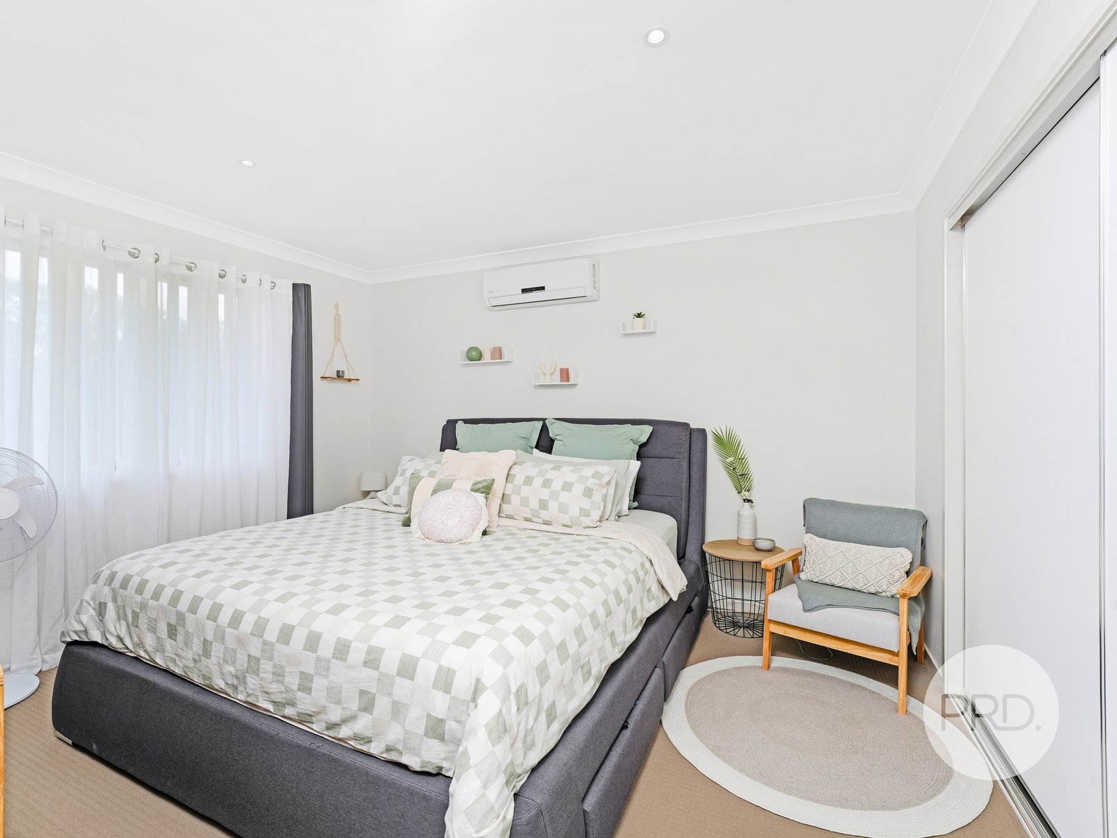 8 Hollyoake Circuit BARDIA 9