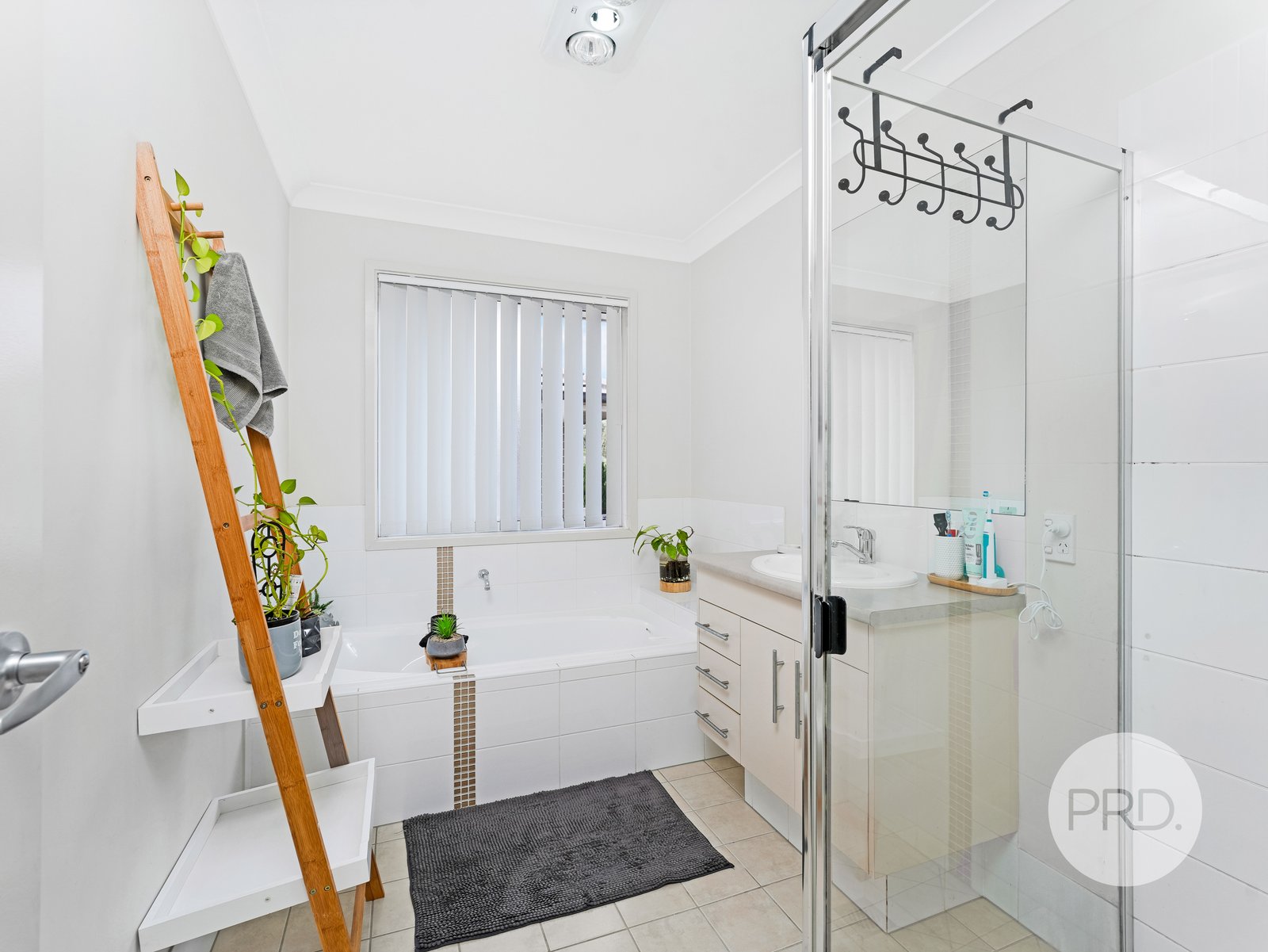 8 Hollyoake Circuit BARDIA 14