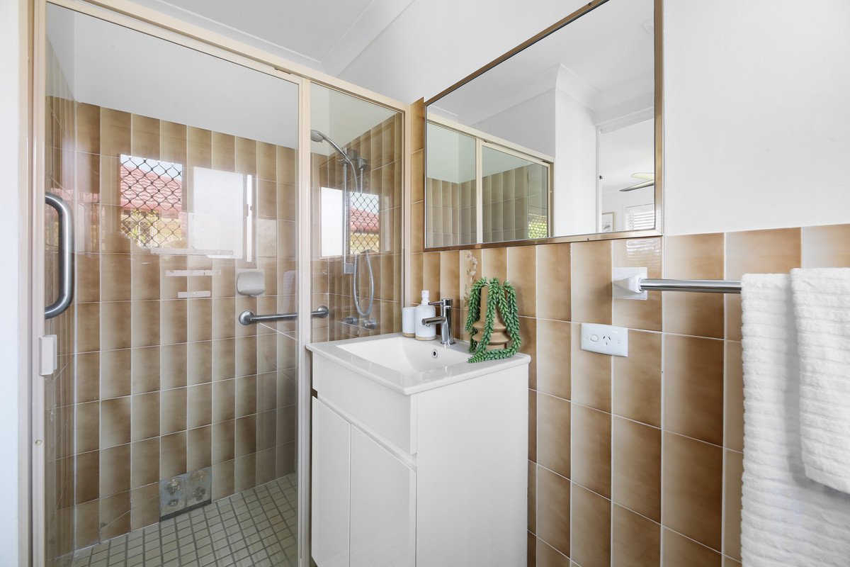 8 Hopbush Street Palm Beach 11