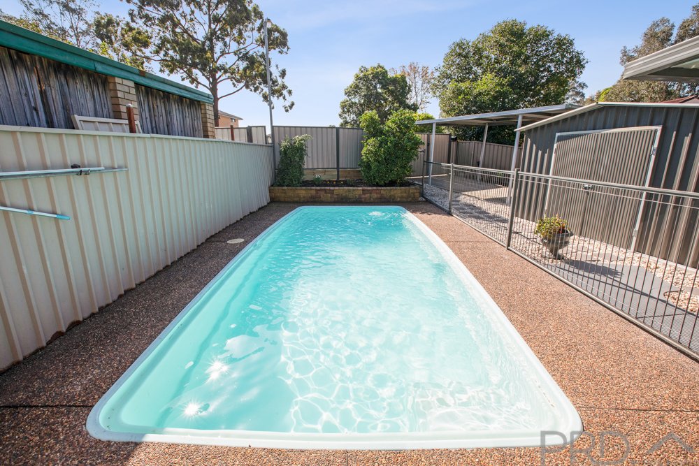 8 Howard Close THORNTON 12