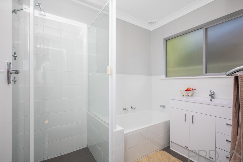 8 Howard Close THORNTON 17