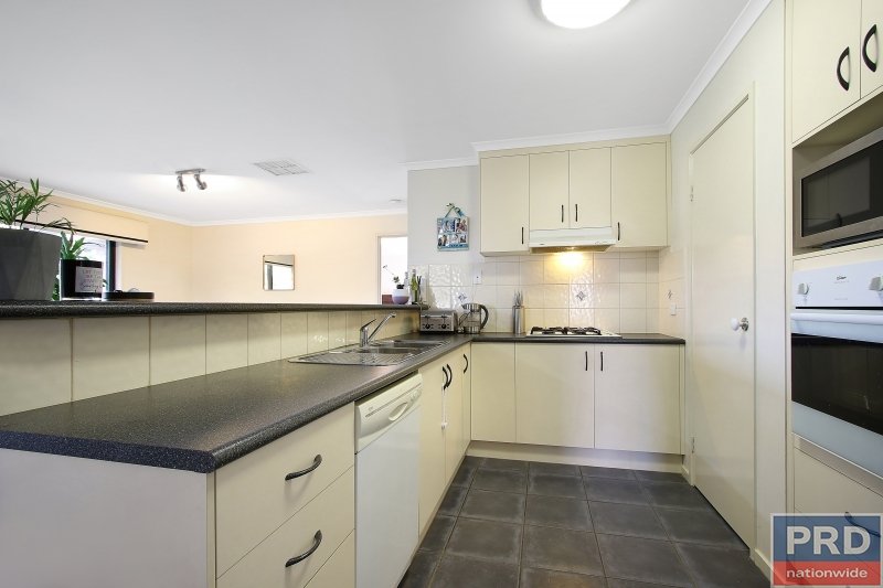 8 Howard Lane GLENROY 2