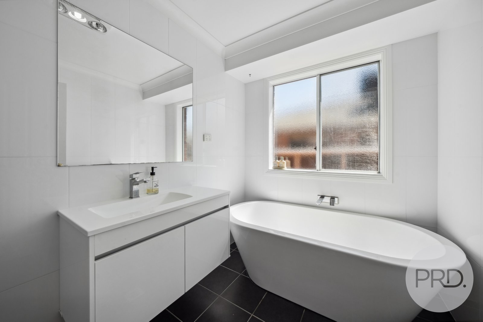 8 Hudson Drive LLOYD 14