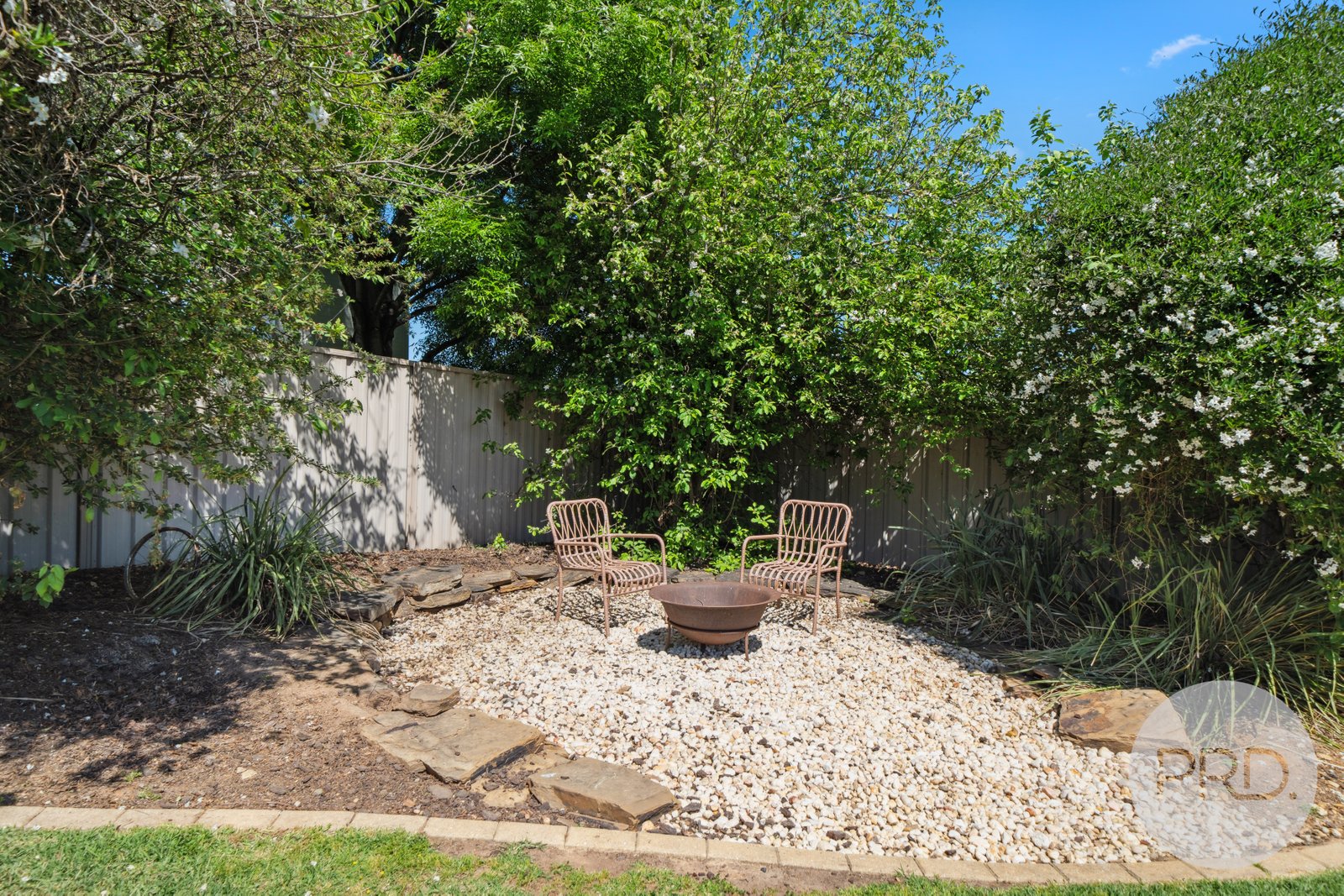 8 Hudson Drive LLOYD 16