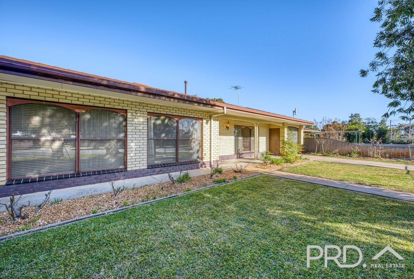 8 Hume Street DARETON 1