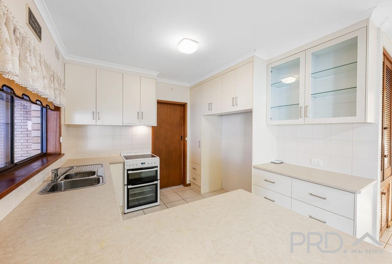 8 Hume Street DARETON 3