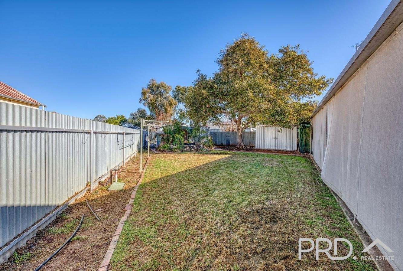 8 Hume Street DARETON 13