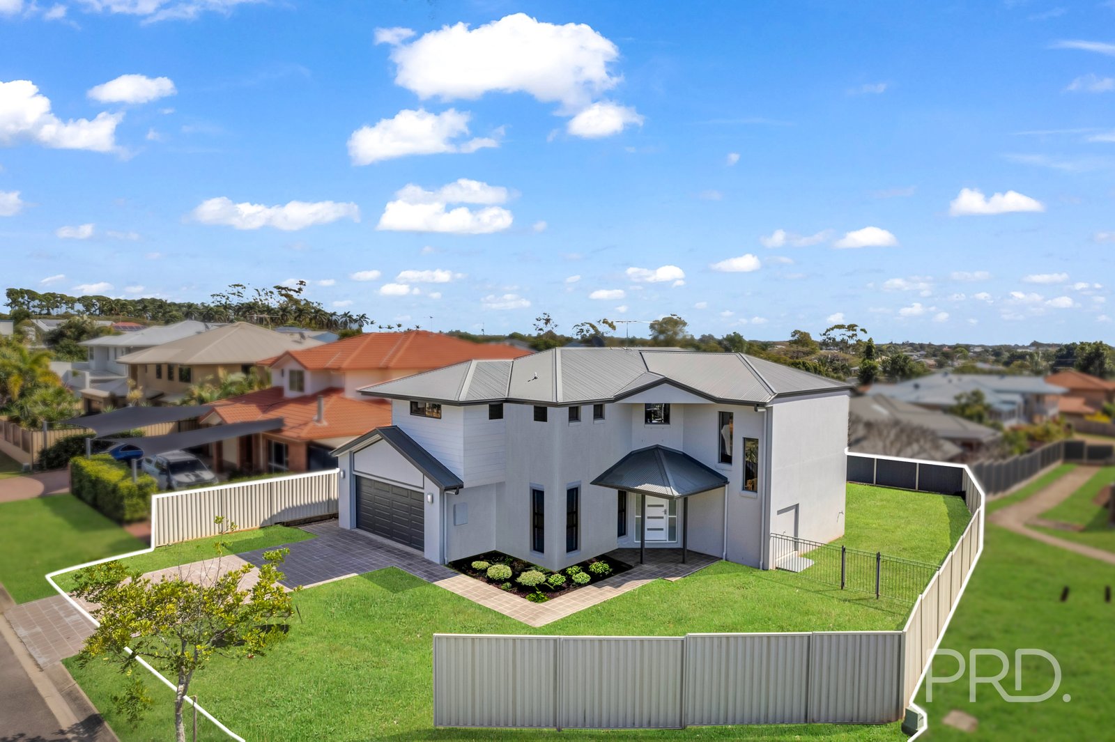 8 HUNTLY Place REDLAND BAY 1