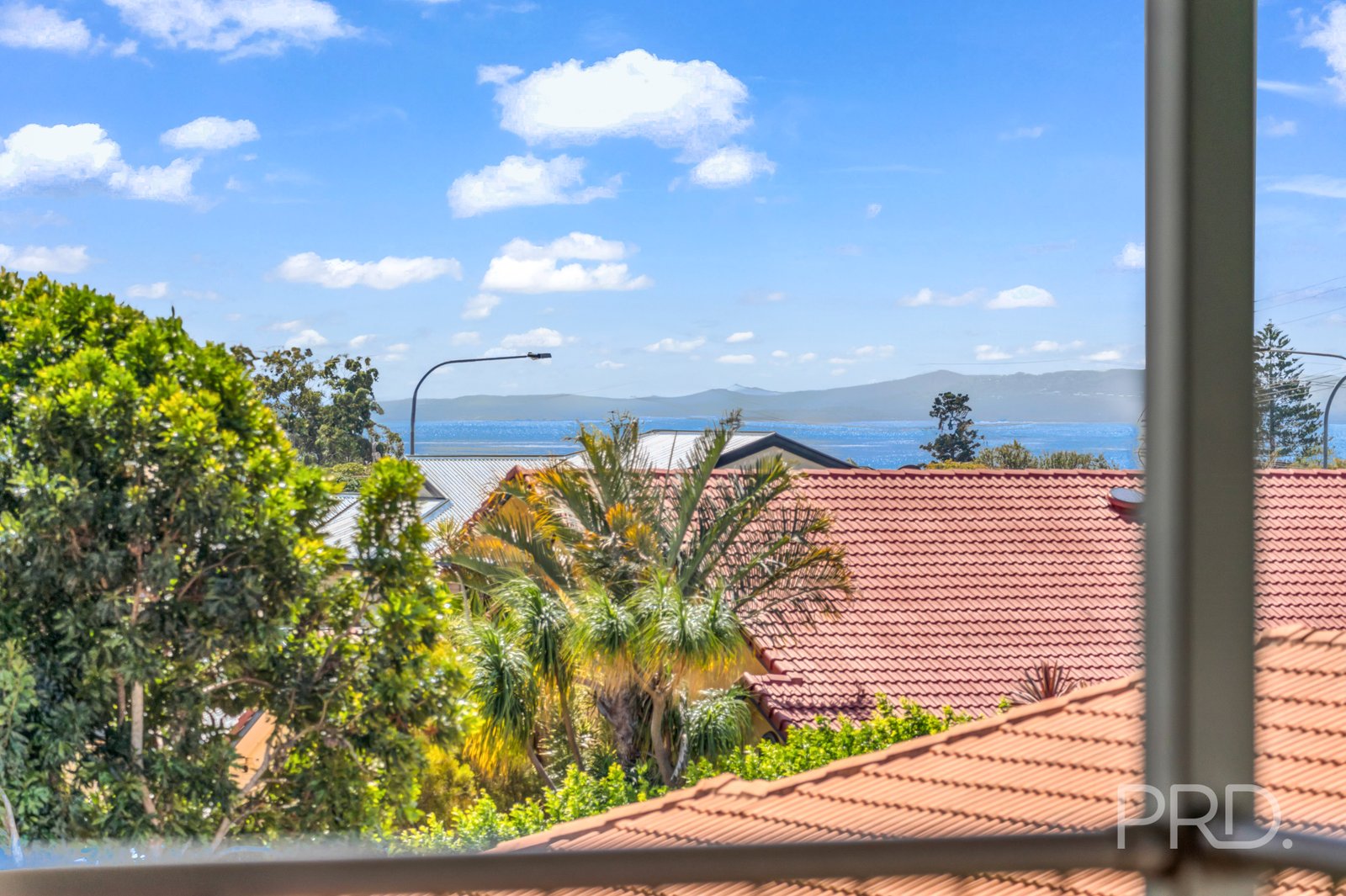 8 HUNTLY Place REDLAND BAY 3
