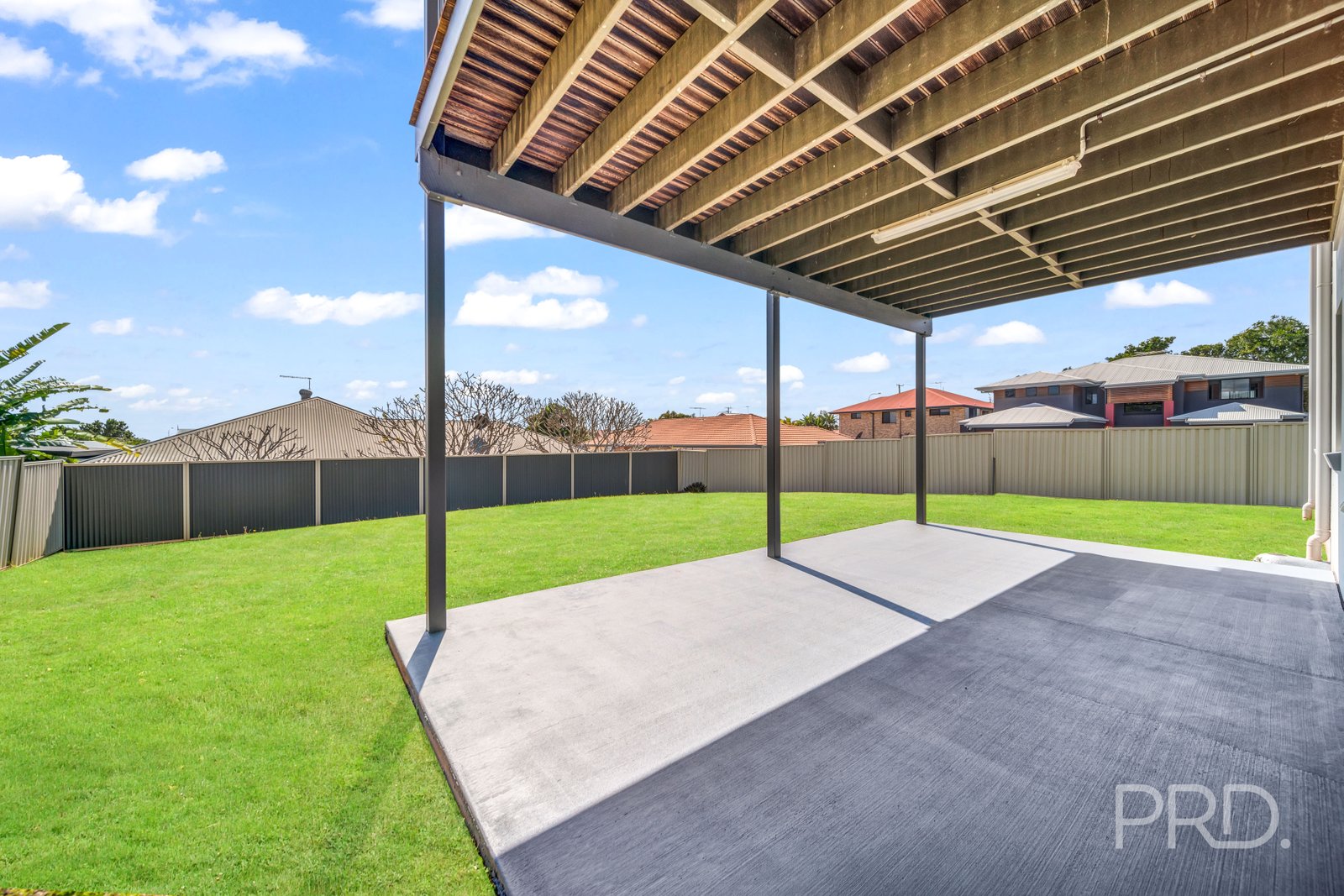 8 HUNTLY Place REDLAND BAY 8