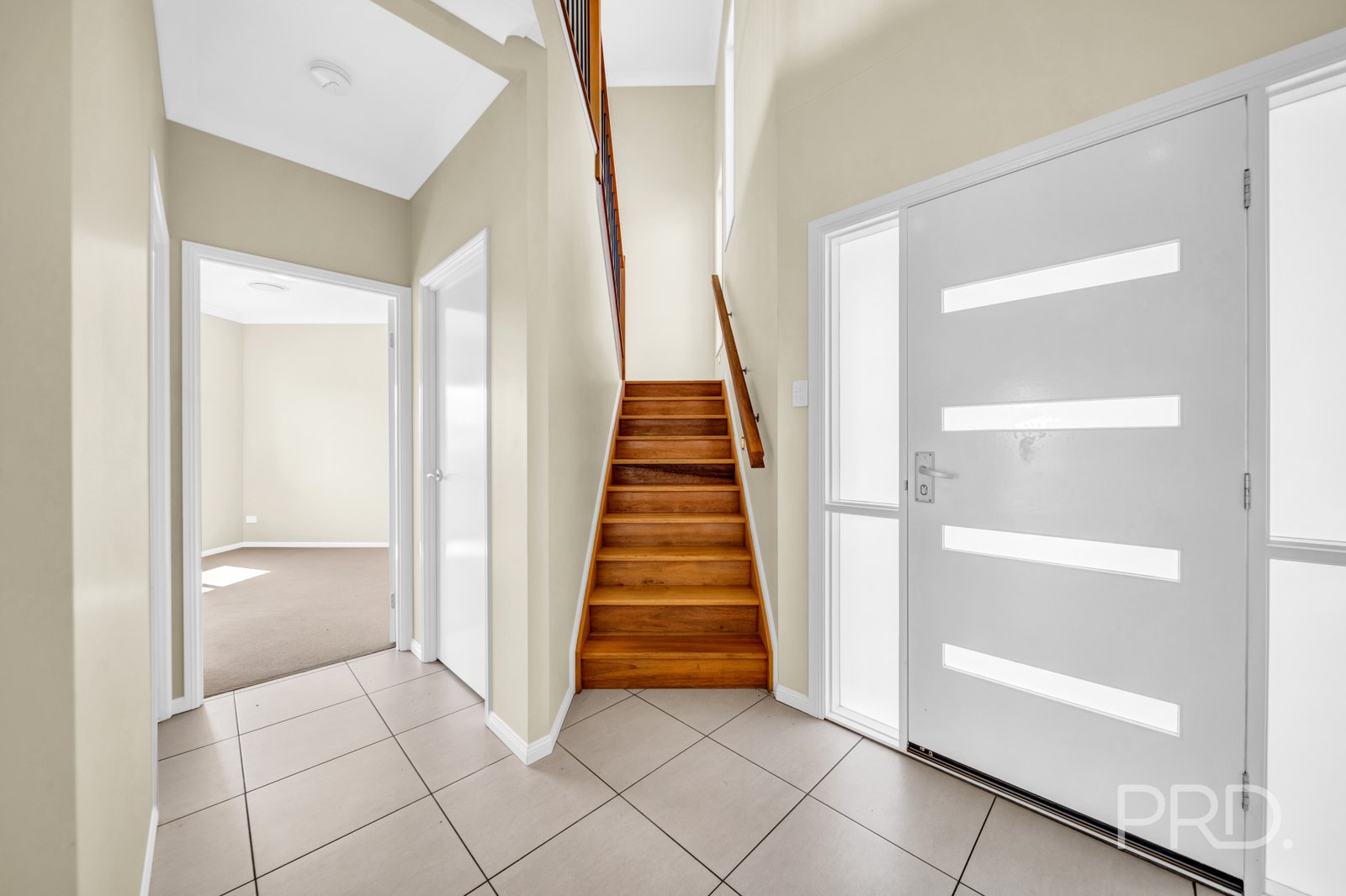 8 HUNTLY Place REDLAND BAY 11