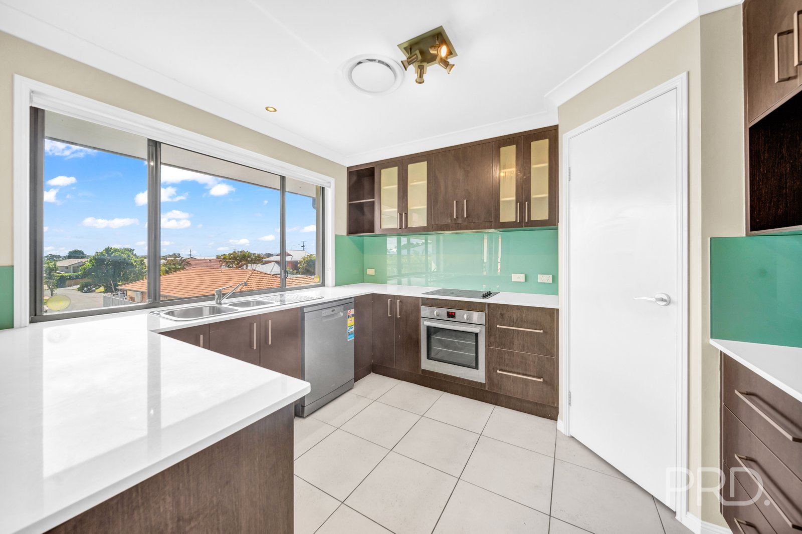 8 HUNTLY Place REDLAND BAY 14