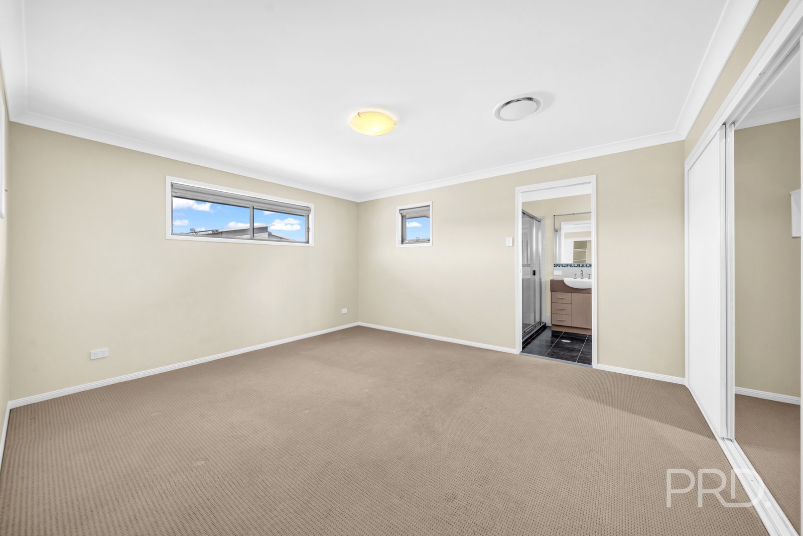8 HUNTLY Place REDLAND BAY 17