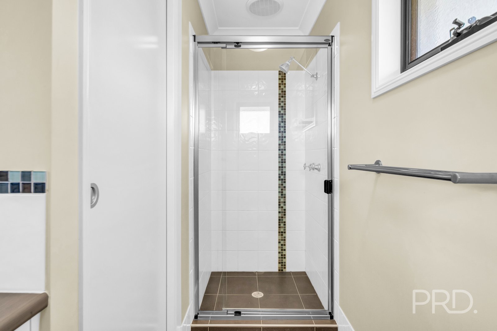 8 HUNTLY Place REDLAND BAY 23