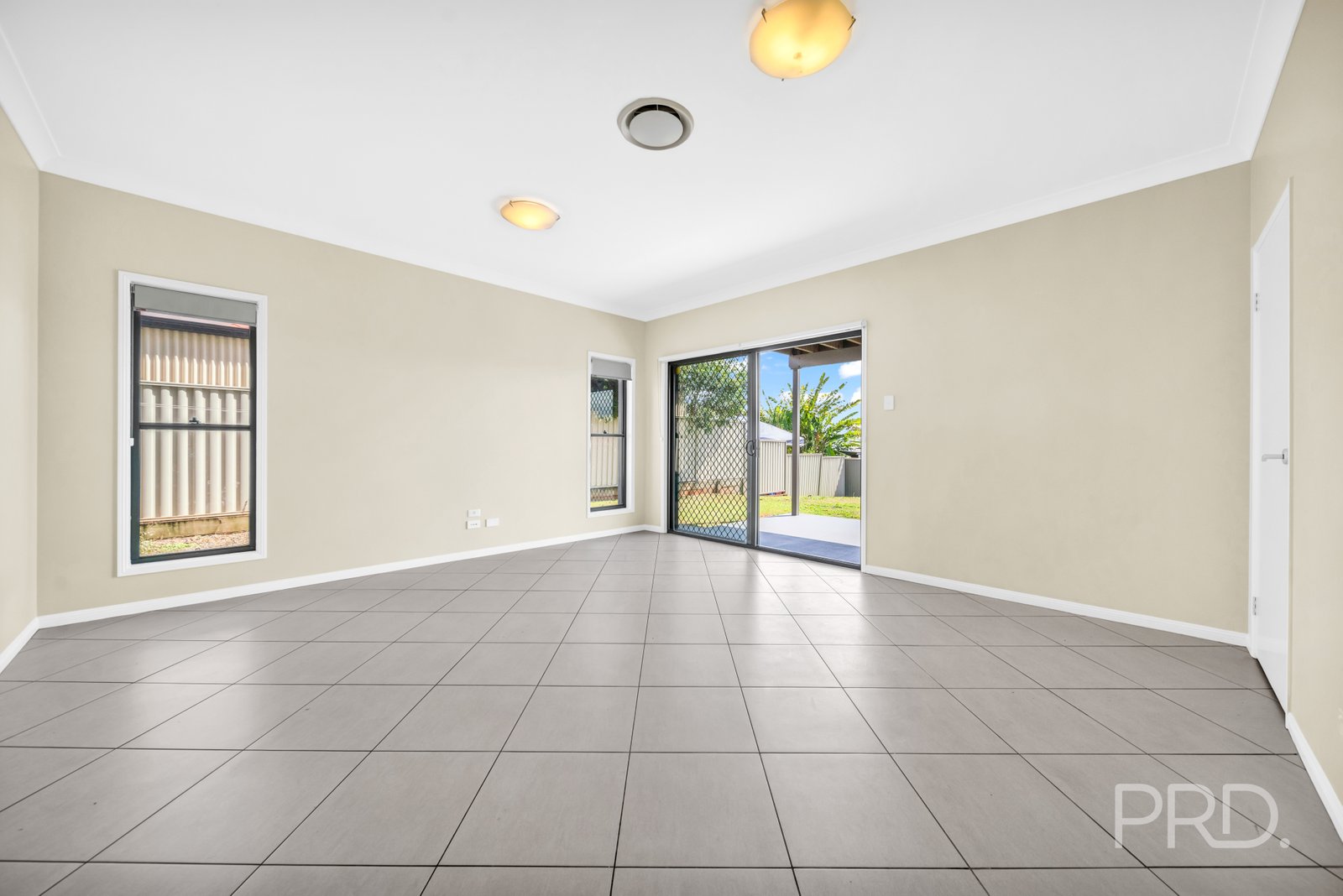 8 HUNTLY Place REDLAND BAY 24