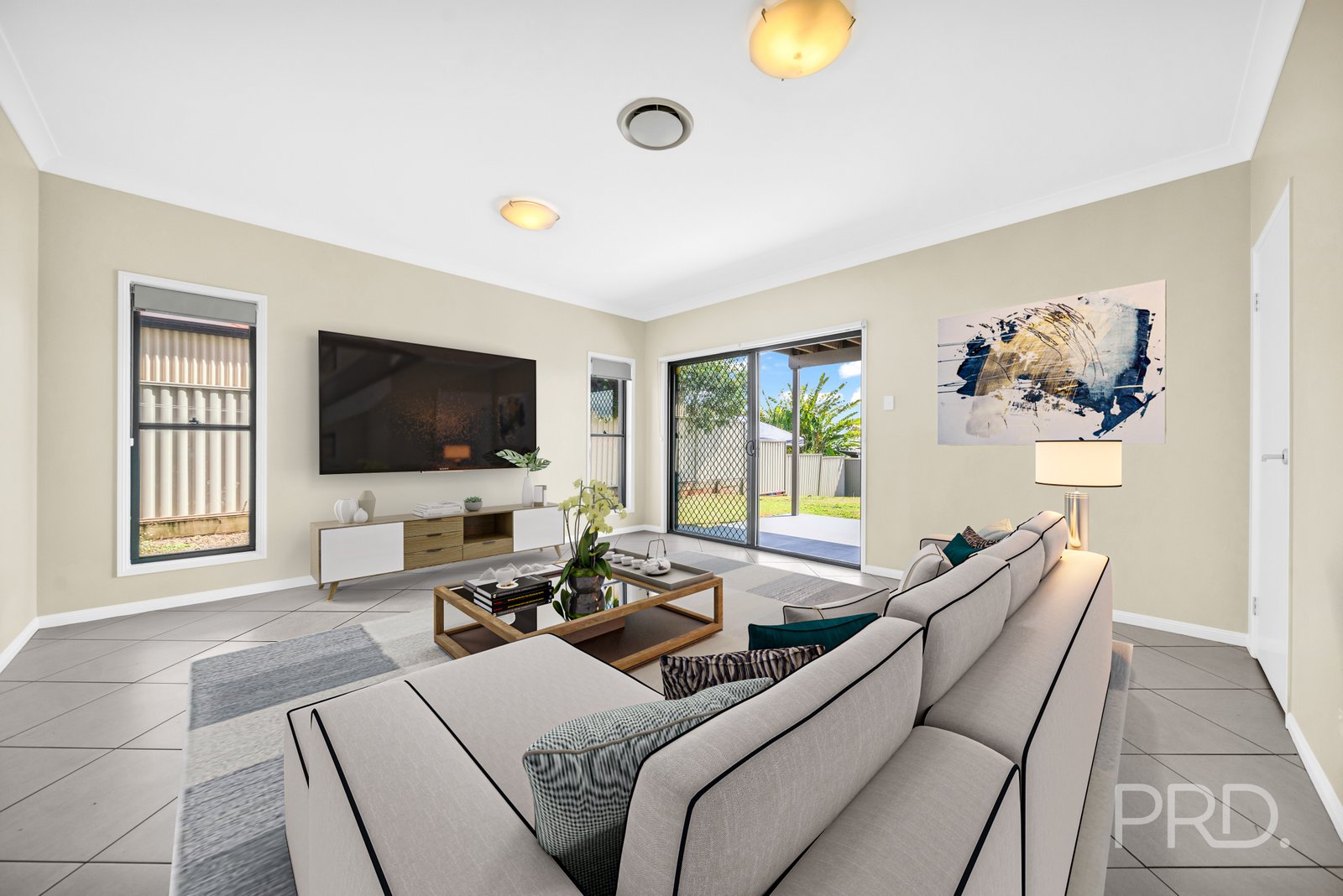 8 HUNTLY Place REDLAND BAY 25