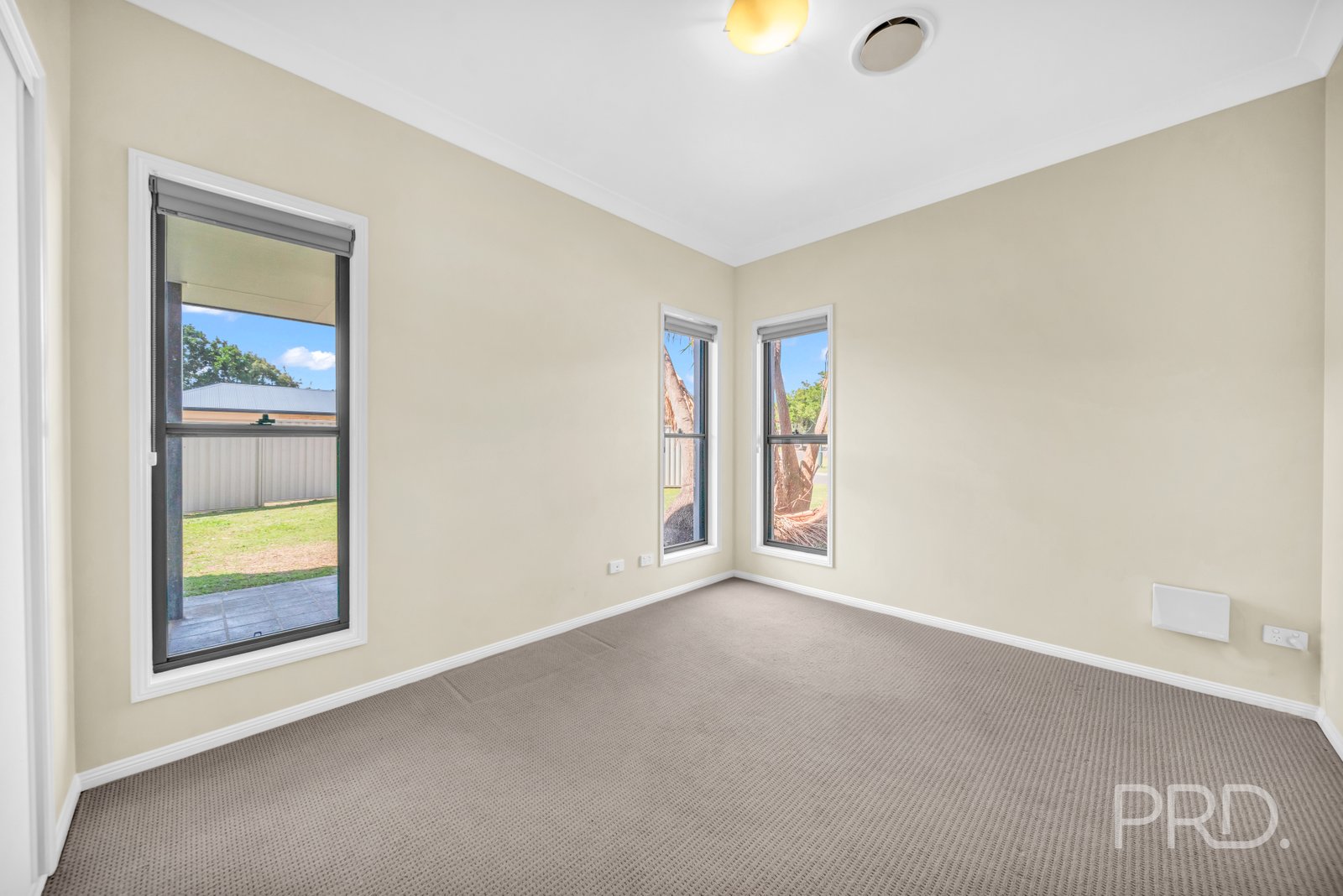 8 HUNTLY Place REDLAND BAY 28