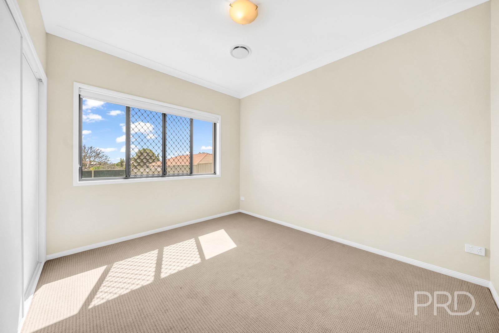 8 HUNTLY Place REDLAND BAY 30