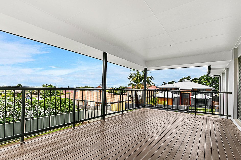 8 HUNTLY Place REDLAND BAY 3