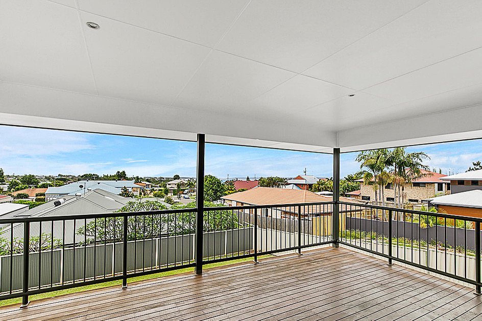 8 HUNTLY Place REDLAND BAY 6