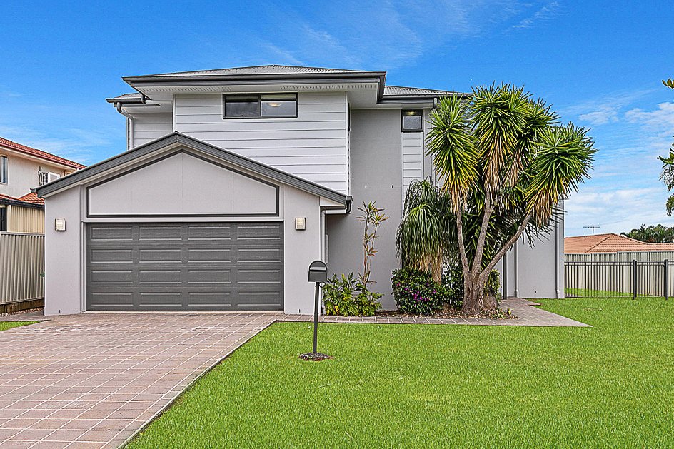 8 HUNTLY Place REDLAND BAY 7